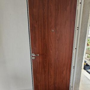 Installation d'une porte blindée au port de Toulon